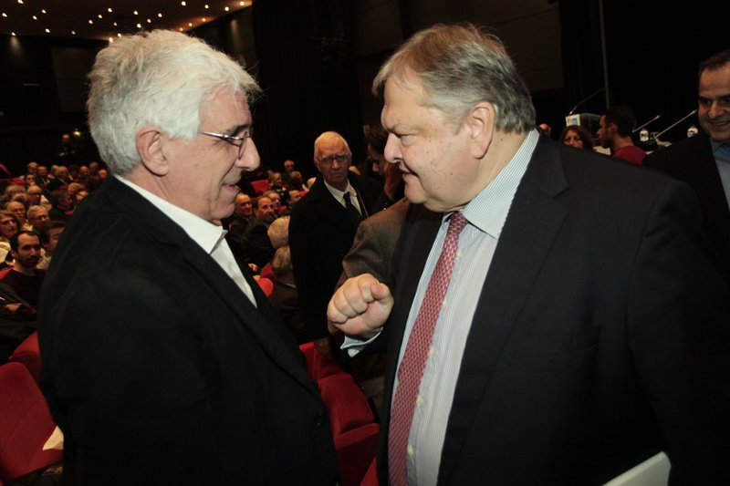 Ο πρώην υπουργός Δικαιοσύνης Γ. Παρασκευόπουλος και ο Ευ. Βενιζέλος -Φωτογραφία: EUROKINISSI/ΧΡΗΣΤΟΣ ΜΠΟΝΗΣ
