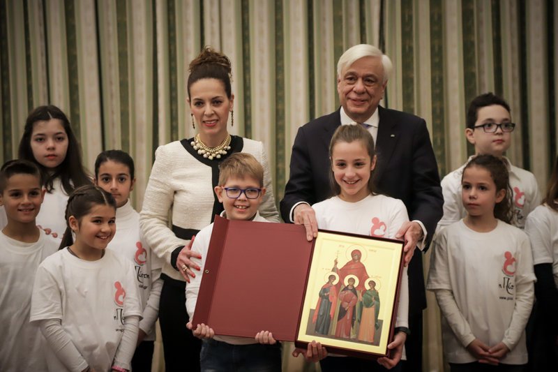 Τα κάλαντα στον Πρόεδρο της Δημοκρατίας και το μήνυμά του για τη «μεγάλη δύναμη των Ελλήνων» [εικόνες] | iefimerida.gr 2