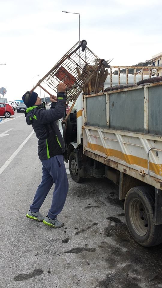 Απίστευτο! Καθάρισαν τον βυθό στο Γύθειο και βρήκαν από ποδήλατα μέχρι καρότσια σούπερ μάρκετ [εικόνες] | iefimerida.gr 13