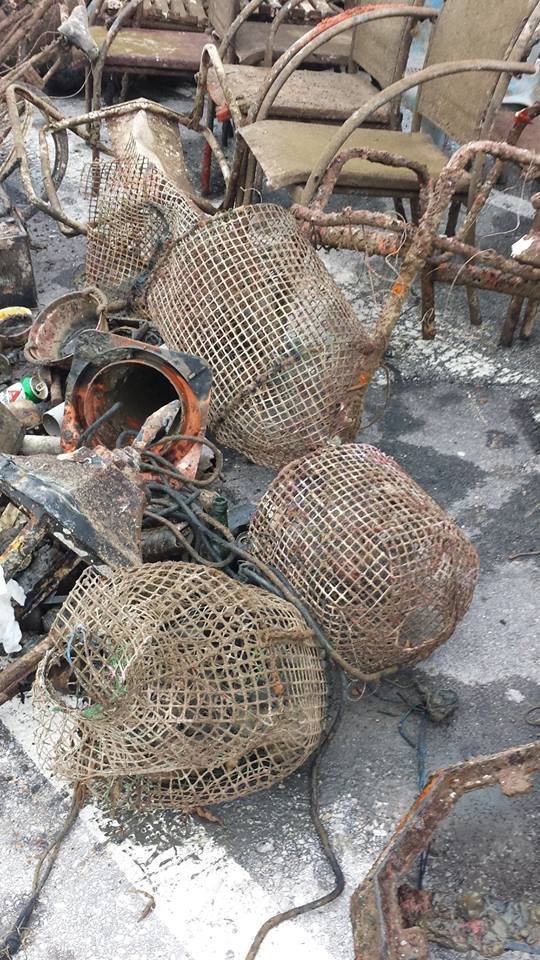 Απίστευτο! Καθάρισαν τον βυθό στο Γύθειο και βρήκαν από ποδήλατα μέχρι καρότσια σούπερ μάρκετ [εικόνες] | iefimerida.gr 8