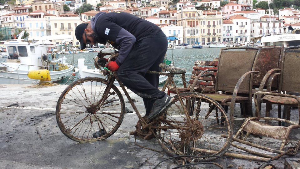 Ολόκληρο ποδήλατο βρέθηκε στο βυθό