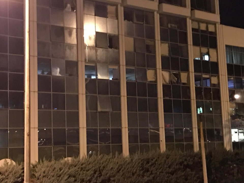 Εξερράγη βόμβα στον τηλεοπτικό σταθμό ΣΚΑΪ -Ηταν μέσα σε σάκο [εικόνες & βίντεο] | iefimerida.gr 2