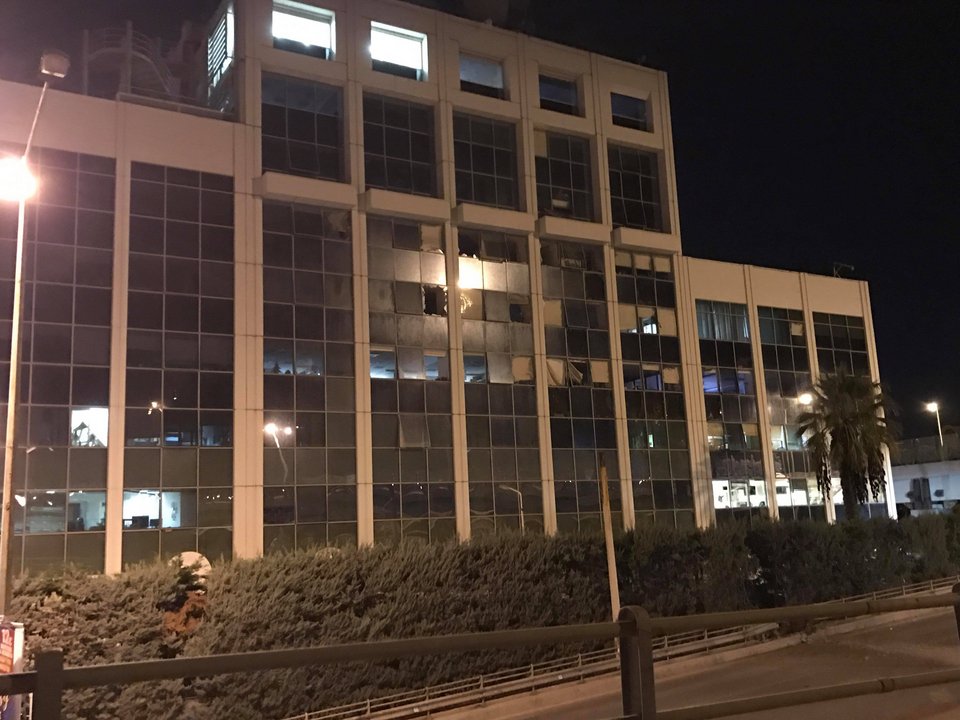 Εξερράγη βόμβα στον τηλεοπτικό σταθμό ΣΚΑΪ -Ηταν μέσα σε σάκο [εικόνες & βίντεο] | iefimerida.gr 4