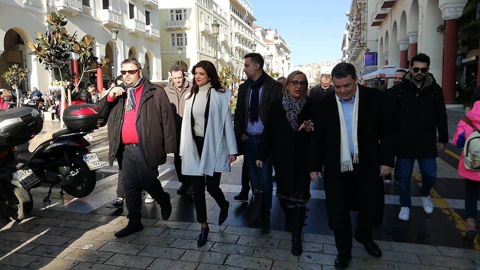 Η Νοτοπούλου στη θέση... περιπτερά -Της ζήτησαν σοκολάτα, «μετά από καθαρίστρια, τώρα και σε περίπτερο» [εικόνες & βίντεο] | iefimerida.gr 0