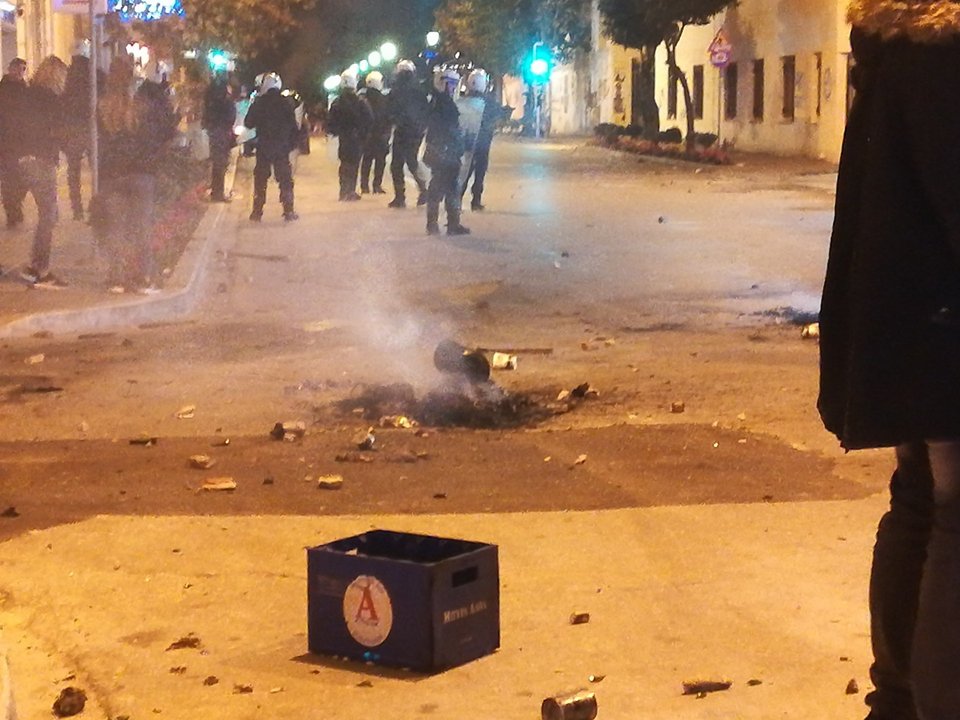 Σοβαρά επεισόδια μετά τις πορείες στον Βόλο -20 προσαγωγές [εικόνες] | iefimerida.gr 2