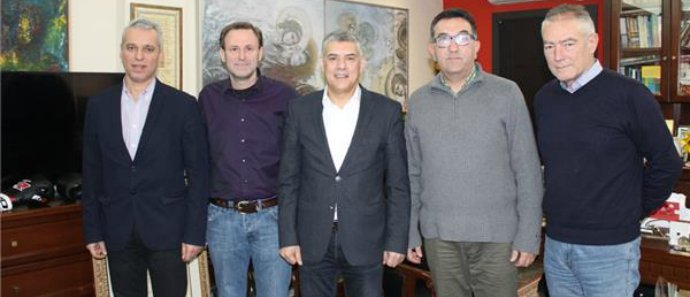 Ο Κώστας Αγοραστός με τοπικά στελέχη του Ποταμιού στη Λάρισα
