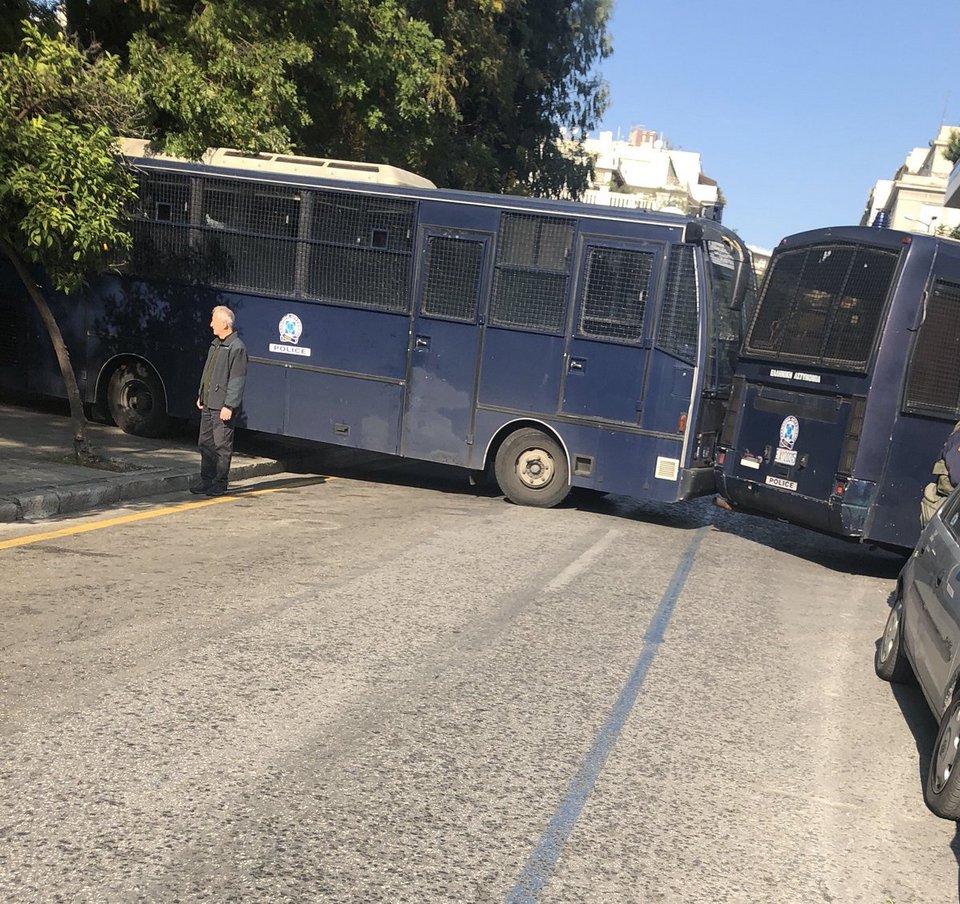 Το «δεν έχω ΜΑΤ στο σπίτι και το γραφείο μου» του Τσίπρα δεν ισχύει: Τα ΑμεΑ αποκλεισμένα σήμερα | iefimerida.gr 1