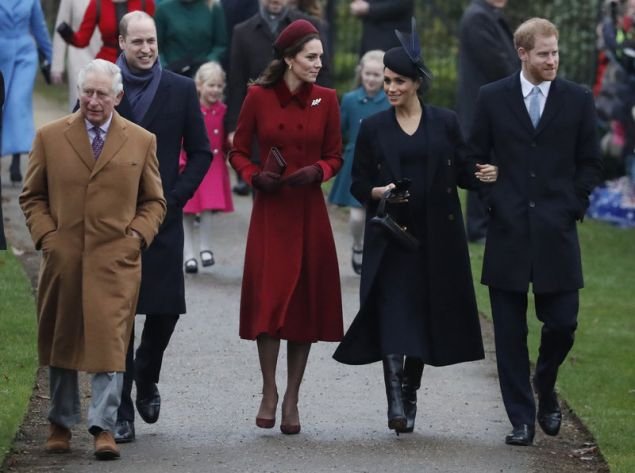 Πρίγκιπας Τζορτζ και πριγκίπισσα Σάρλοτ την «έσκασαν» σε όλους και έσπασαν το βασιλικό πρωτόκολλο [εικόνες] | iefimerida.gr 3