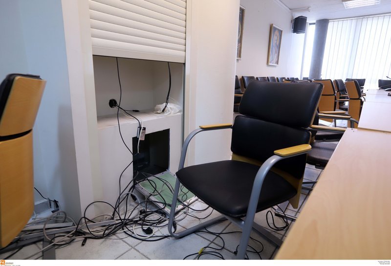 Αντιπρύτανης ΑΠΘ: Σήμερα το Πανεπιστήμιο θρηνεί την καταστροφή της Θεολογικής Σχολής [εικόνες] | iefimerida.gr 6