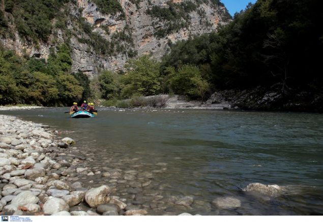 Βόλτα στα ήρεμα νερά του ποταμού