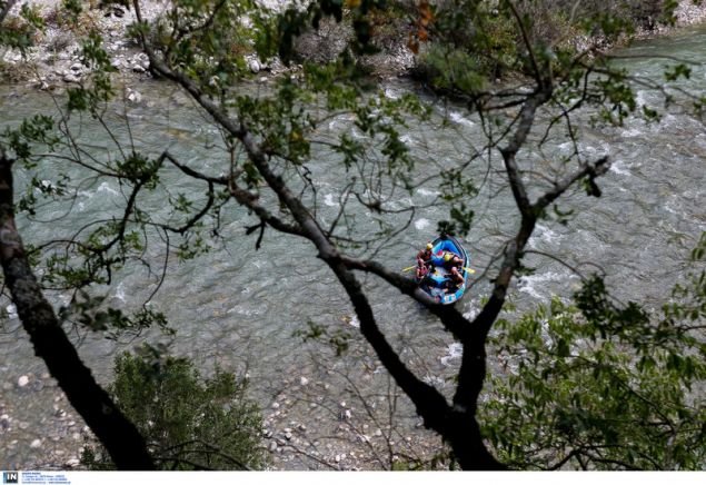 Εικόνες από ψηλά στον ποταμό Αραχθο