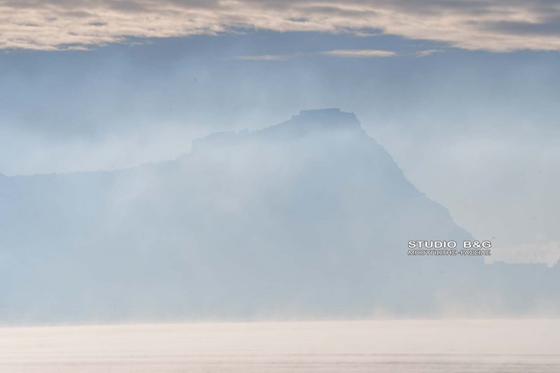 Εντυπωσιακό φαινόμενο: Η θάλασσα στο Ναύπλιο «βράζει» [εικόνες & βίντεο] | iefimerida.gr 2