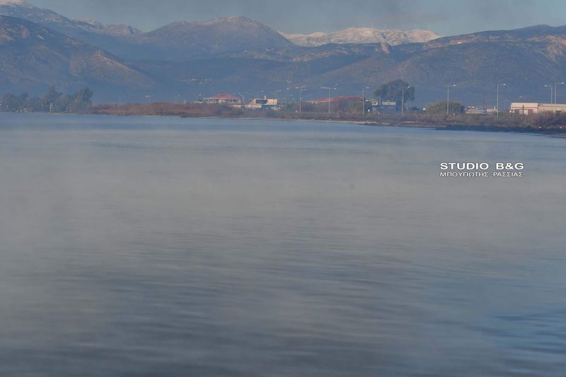 Εντυπωσιακό φαινόμενο: Η θάλασσα στο Ναύπλιο «βράζει» [εικόνες & βίντεο] | iefimerida.gr 4