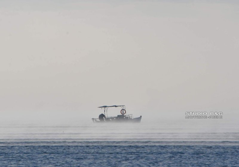 Εντυπωσιακό φαινόμενο: Η θάλασσα στο Ναύπλιο «βράζει» [εικόνες & βίντεο] | iefimerida.gr 0