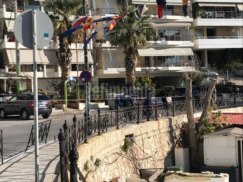 Ο επιχειρηματίας κατευθυνόταν προς το αυτοκίνητό του, στην Ακτή Θεμιστοκλέους