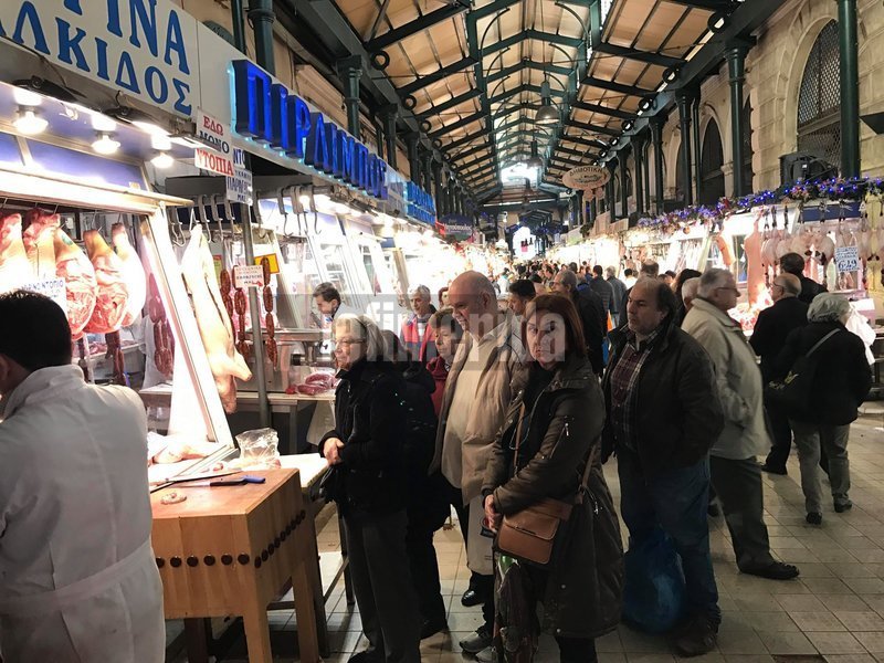 Παραδοσιακά η μείωση των τιμών στο παρά πέντε αποτελεί επιπλέον κίνητρο για καταναλωτές που κυνηγούν τις προσφορές