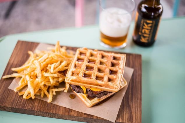 Οδηγός για μπέργκερ στην Αθήνα- Πού θα βρεις τα πιο νόστιμα, τα πιο περίεργα και τα πιο... τεράστια [εικόνες] | iefimerida.gr 9