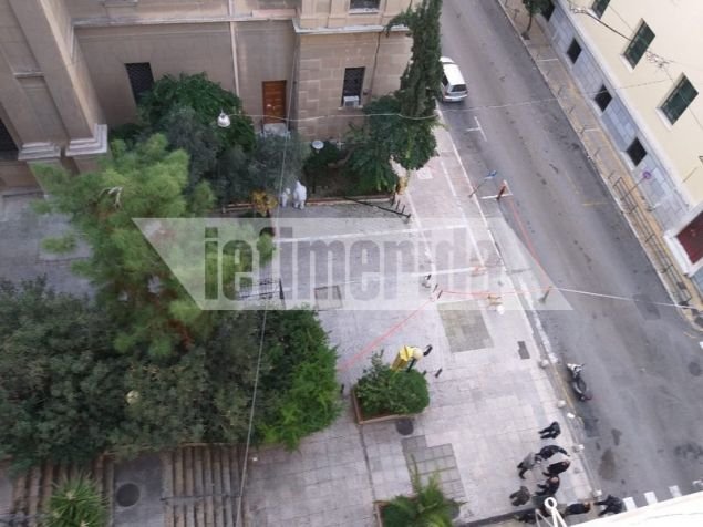 Εκρηξη στο Κολωνάκι, στον Αγ. Διονύσιο -Τραυματίες αστυνομικός και ο νεωκόρος | iefimerida.gr 0