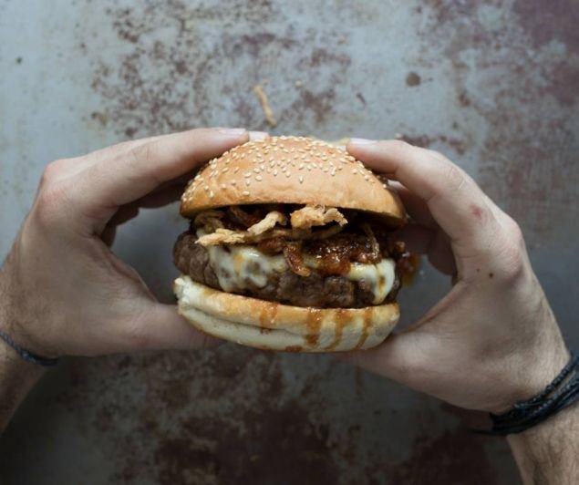 Οδηγός για μπέργκερ στην Αθήνα- Πού θα βρεις τα πιο νόστιμα, τα πιο περίεργα και τα πιο... τεράστια [εικόνες] | iefimerida.gr 14