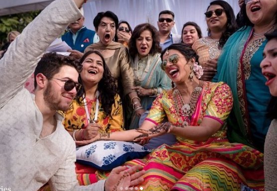 Παντρεύτηκε η κολλητή της Μέγκαν Μαρκλ, Πριγιάνκα Τσόπρα -Διπλός γάμος αλά Μπόλιγουντ [εικόνες] | iefimerida.gr 0