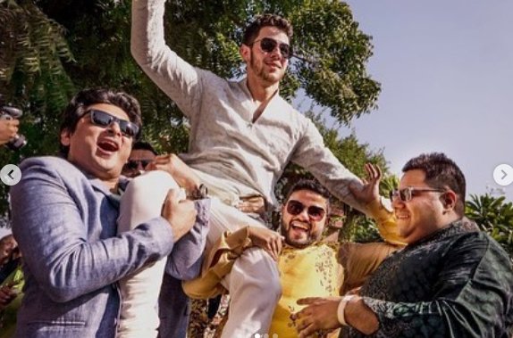 Παντρεύτηκε η κολλητή της Μέγκαν Μαρκλ, Πριγιάνκα Τσόπρα -Διπλός γάμος αλά Μπόλιγουντ [εικόνες] | iefimerida.gr 2