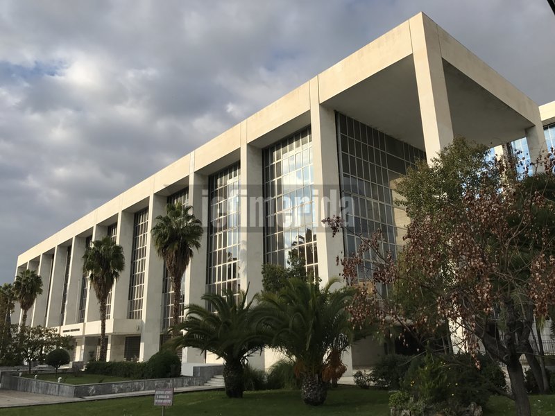 10. Ο ΕΛΑΣ επιτέθηκε στις Φυλακές Αβέρωφ στις 18 Δεκεμβρίου προκειμένου να συλλάβει κρατούμενους συνεργάτες των ναζί. Μεταξύ αυτών ήταν και οι κατοχικοί πρωθυπουργοί Τσολάκογλου και Ράλλης. Στο ίδιο σημείο ανεγέρθη αργότερα το «Θέμιδος Μέλαθρον».