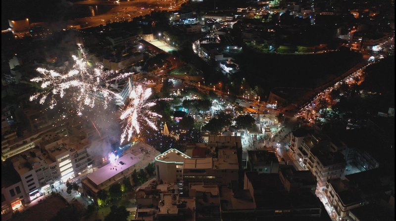 Ηράκλειο Κρήτης: Εκπληκτικό σκηνικό για τη φωταγώγηση του Χριστουγεννιάτικου δέντρου [εικόνες] | iefimerida.gr 6