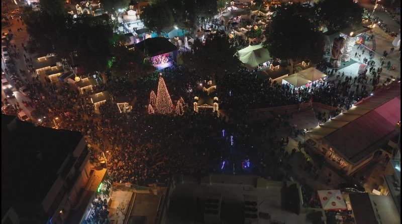 Ηράκλειο Κρήτης: Εκπληκτικό σκηνικό για τη φωταγώγηση του Χριστουγεννιάτικου δέντρου [εικόνες] | iefimerida.gr 3