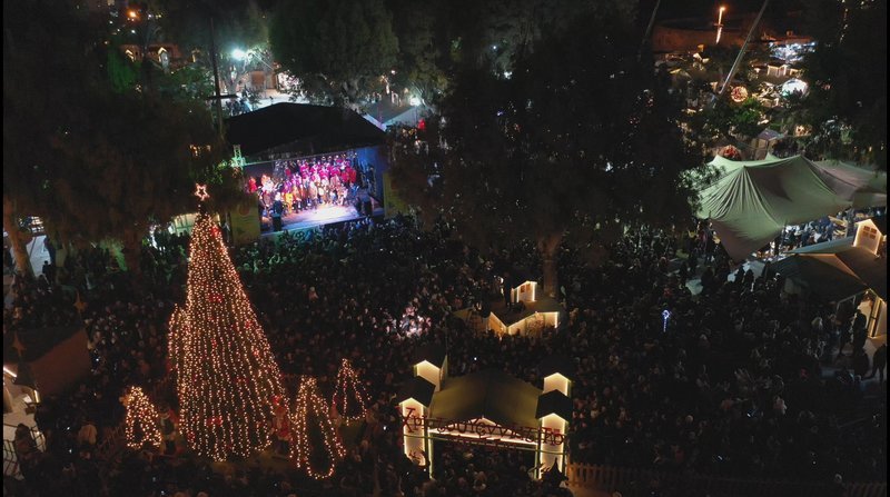 Ηράκλειο Κρήτης: Εκπληκτικό σκηνικό για τη φωταγώγηση του Χριστουγεννιάτικου δέντρου [εικόνες] | iefimerida.gr 1