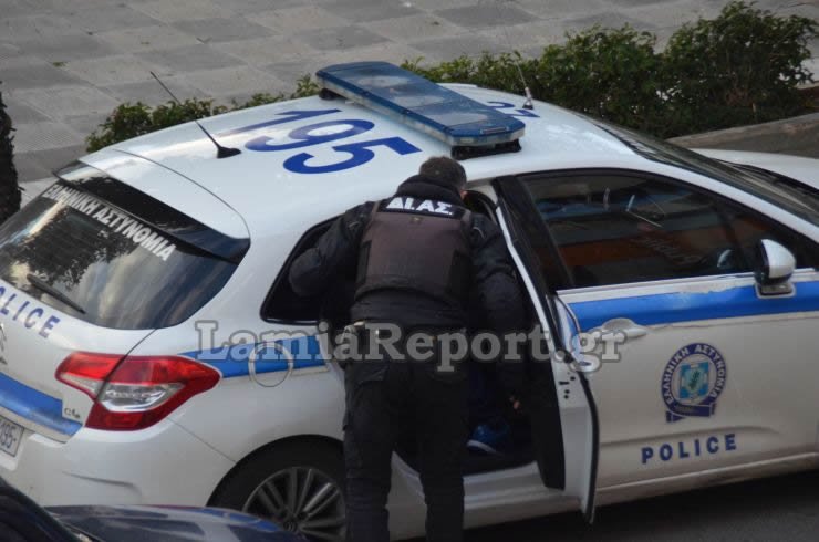 Λαμία: Αγριο ξύλο σε πλατεία με Ρομά και ναρκομανή [εικόνες] | iefimerida.gr 0