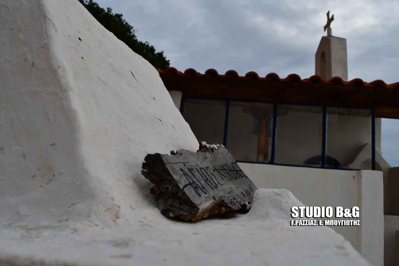 Ναύπλιο: Αυτό το μικρό εκκλησάκι στην παραλία Καραθώνα είναι φτιαγμένο με... κρασί [εικόνες & βίντεο] | iefimerida.gr 4