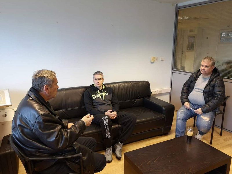 Στα γραφεία του Αρη ο 74χρονος Γιάννης Ιωαννίδης [εικόνες] | iefimerida.gr 3