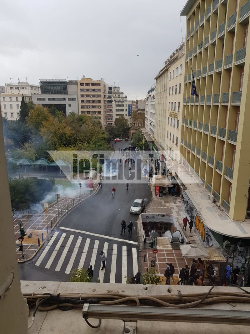 Χημικά στην πλατεία Κλαυθμώνος