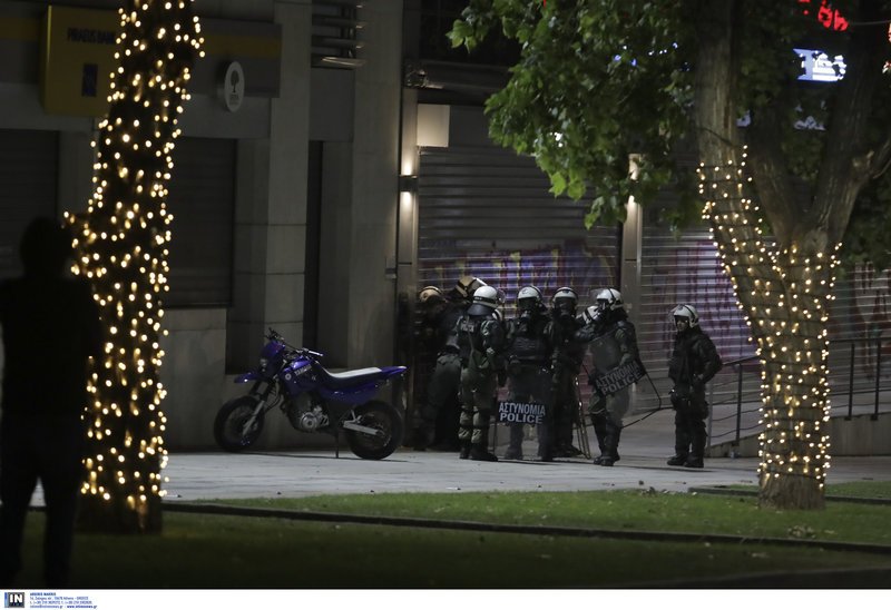 Προσήχθησαν συνολικά 52 ύποπτοι για συμμετοχή στα επεισόδια, από τους οποίους οι 37 αφέθηκαν ελεύθεροι