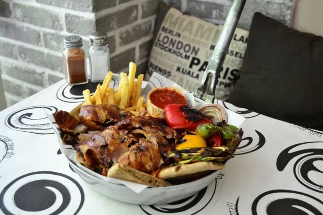 Η Φωκίωνος Νέγρη ξαναγεννιέται -Γέμισε μικρά στέκια για καφέ, brunch, φαγητό, ποτό και γίνεται χαμός [εικόνες] | iefimerida.gr 4