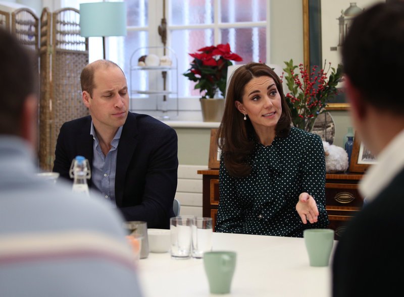 Πώς η Μέγκαν Μαρκλ έκανε την Κέιτ Μίντλετον να μοιάζει με το πιο μίζερο πλάσμα του κόσμου -Η κρύα εμφάνιση [εικόνες] | iefimerida.gr 5