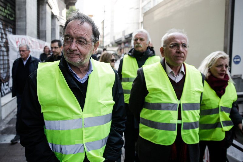 Τα κίτρινα γιλέκα εμφανίστηκαν και στην Αθήνα...-φωτογραφία eurokinissi