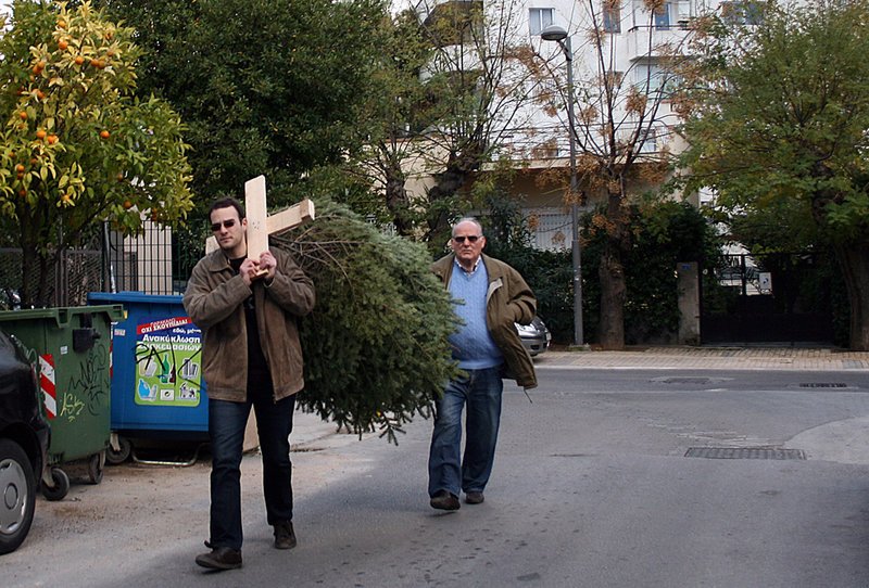 Το δέντρο των Χριστουγέννων: Η ιστορία του και το δίλημμα -Φυσικό ή τεχνητό; | iefimerida.gr 0
