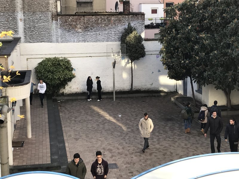 Ρεπορτάζ iefimerida: Περάσαμε μια ημέρα στο ελληνικό σχολείο των Βρυξελλών -Πώς περνούν οι 148 μαθητές | iefimerida.gr 2