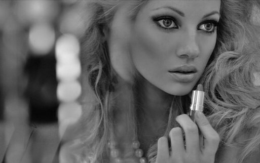 Οι φωτό της Τζούλιας Αλεξανδράτου από τα παλιά, δίχασαν το Ιντερνετ [εικόνες] | iefimerida.gr 2