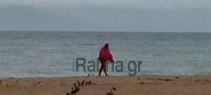 Ο Κώστας Καραμανλής βούτηξε στα παγωμένα νερά της Ραφήνας [εικόνα] | iefimerida.gr 0