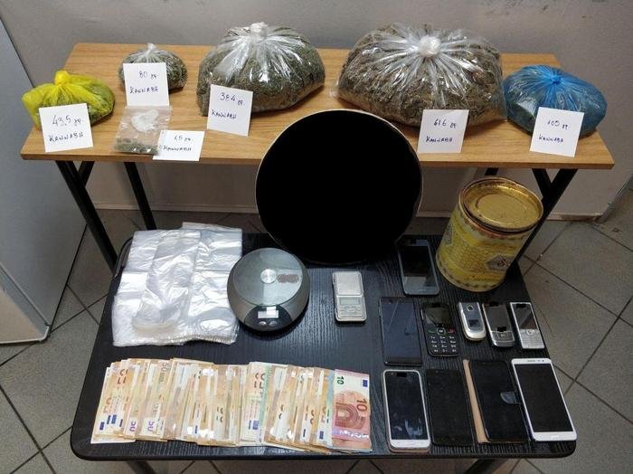 Εύβοια: Συνελήφθη ολόκληρη οικογένεια για διακίνηση ναρκωτικών | iefimerida.gr 0