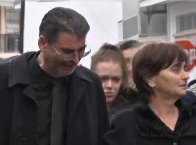 «Ελένη, γύρνα πίσω»: Ο σπαραγμός της μάνας στην κηδεία της φοιτήτριας και ο συγκινητικός επικήδειος [εικόνες] | iefimerida.gr 5