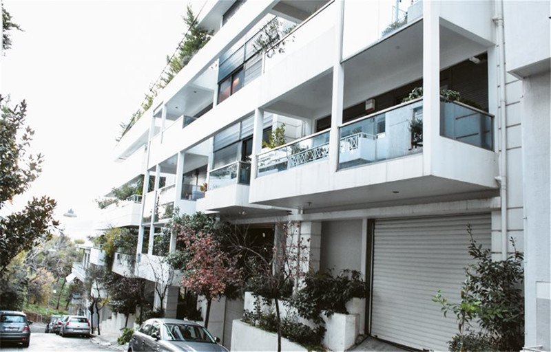 Τα πολυτελή σπίτια του Μανώλη Πετσίτη- Bίλα στην Βαρυμπόμπη και διαμέρισμα με πισίνα στο Κολωνάκι [εικόνες] | iefimerida.gr 1