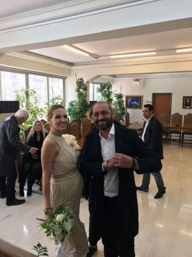 Η τραγουδίστρια επισημοποίησε τη σχέση με τον αγαπημένο της για δεύτερη φορά, καθώς είχαν ήδη παντρευτεί στο Ντουμπάι.