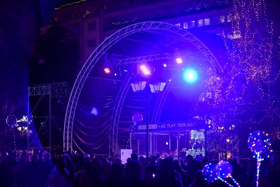 Μία σκηνή για συναυλίες και dj set θα φιλοξενεί κάθε βράδυ καλλιτέχνες στο Σύνταγμα 