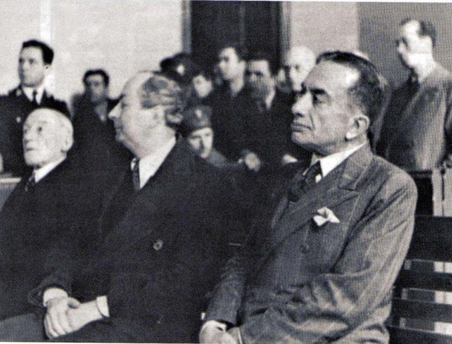 Ο Λογοεθετόπουλος στο δικαστήριο. 