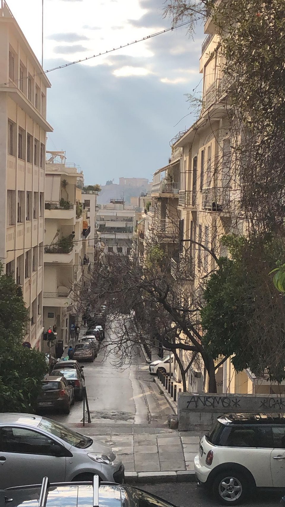  Μαριάννα Γουλανδρή- Φίλιππος Λαιμός: Ποζάρουν αγκαλιασμένοι στο κέντρο της Αθήνας [εικόνες] | iefimerida.gr 4