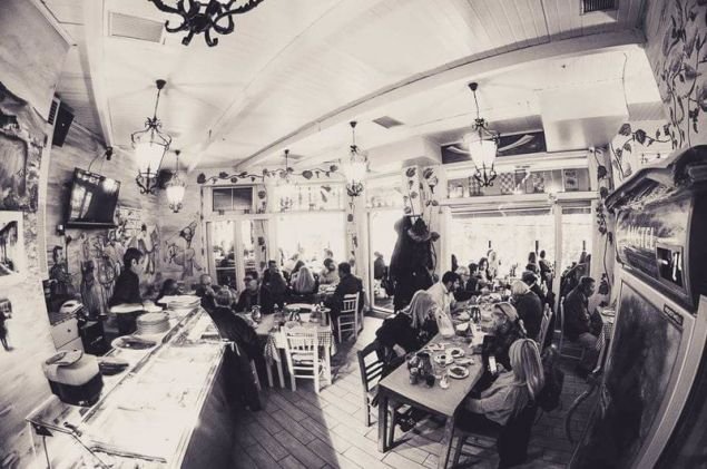 Η Φωκίωνος Νέγρη ξαναγεννιέται -Γέμισε μικρά στέκια για καφέ, brunch, φαγητό, ποτό και γίνεται χαμός [εικόνες] | iefimerida.gr 2