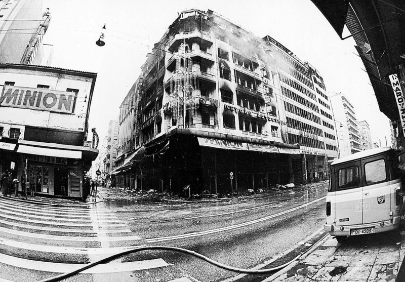 Το αγαπημένο πολυκατάστημα των Αθηναίων έγινε στάχτη